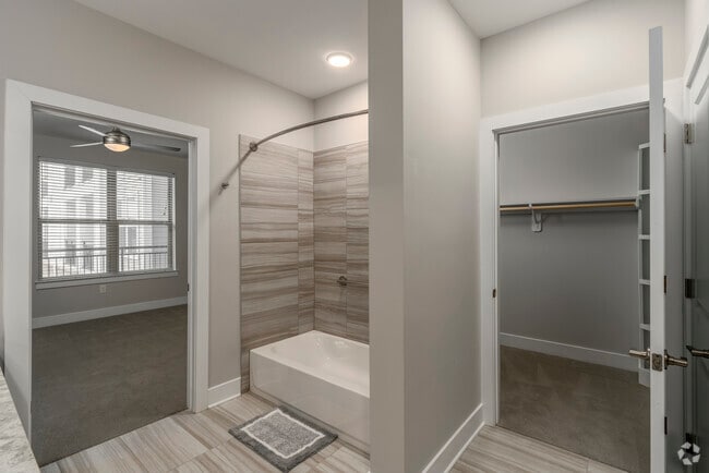 2BR, 2BA - 1,223SF - B3A - Master Bathroom