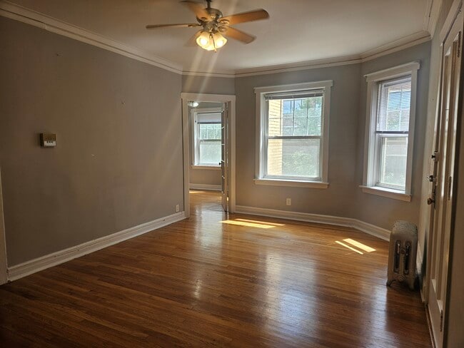 Building Photo - 4406 N Rockwell St Unit A07W Rental