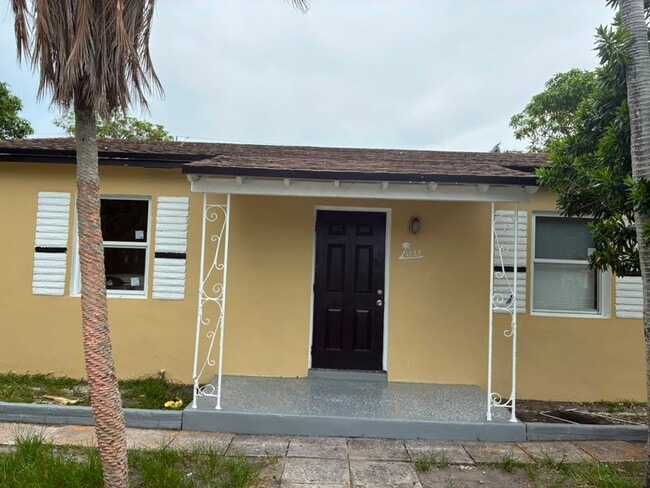 Building Photo - 1533 NW 1st Ave Unit A