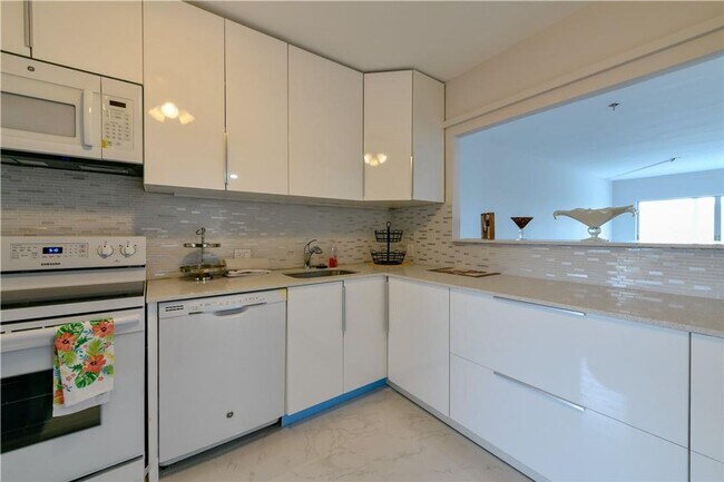 Photo - 2751 N Palm Aire Dr