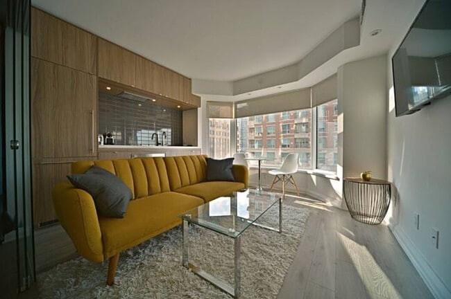 Building Photo - 155 Yorkville Ave