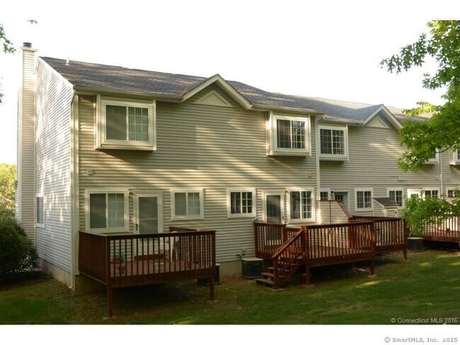 Building Photo - 310 Boston Post Rd Unit 74 Rental
