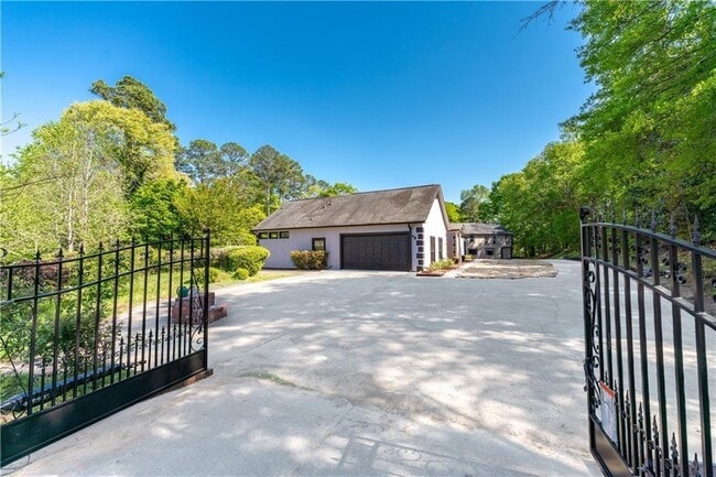 Photo - 2320 Copper Trail Ln NE