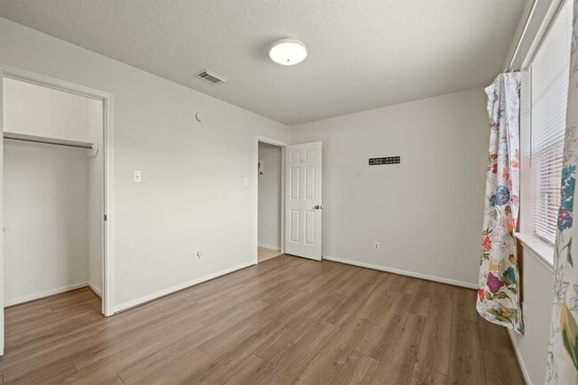 Photo - 17023 Enchanted Cir W