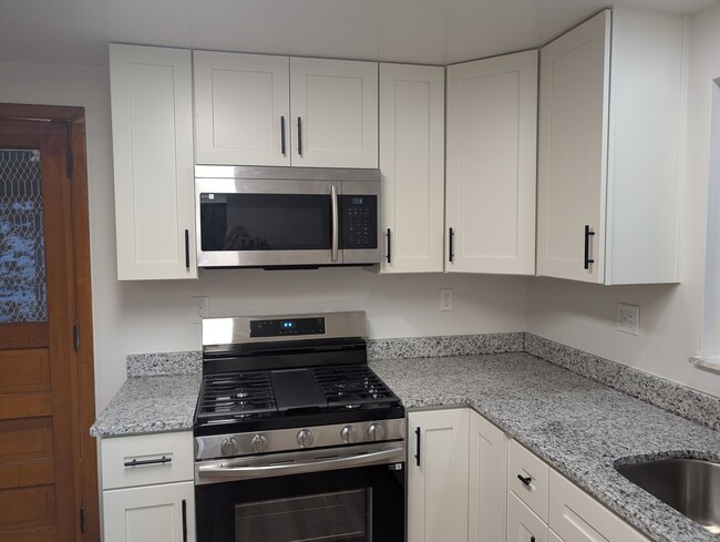 stainless steel appliances - 469 Reed St