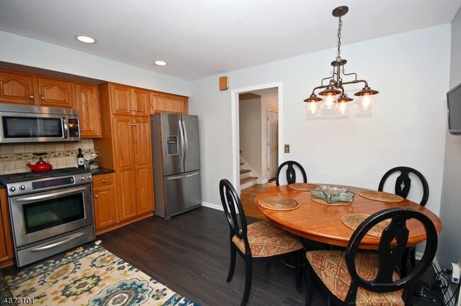 16 Deerfield Rd