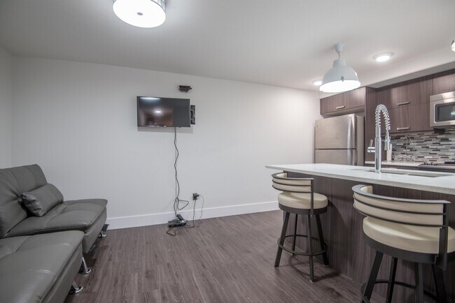 Photo - 1174A Spadina Crescent E Unit 0