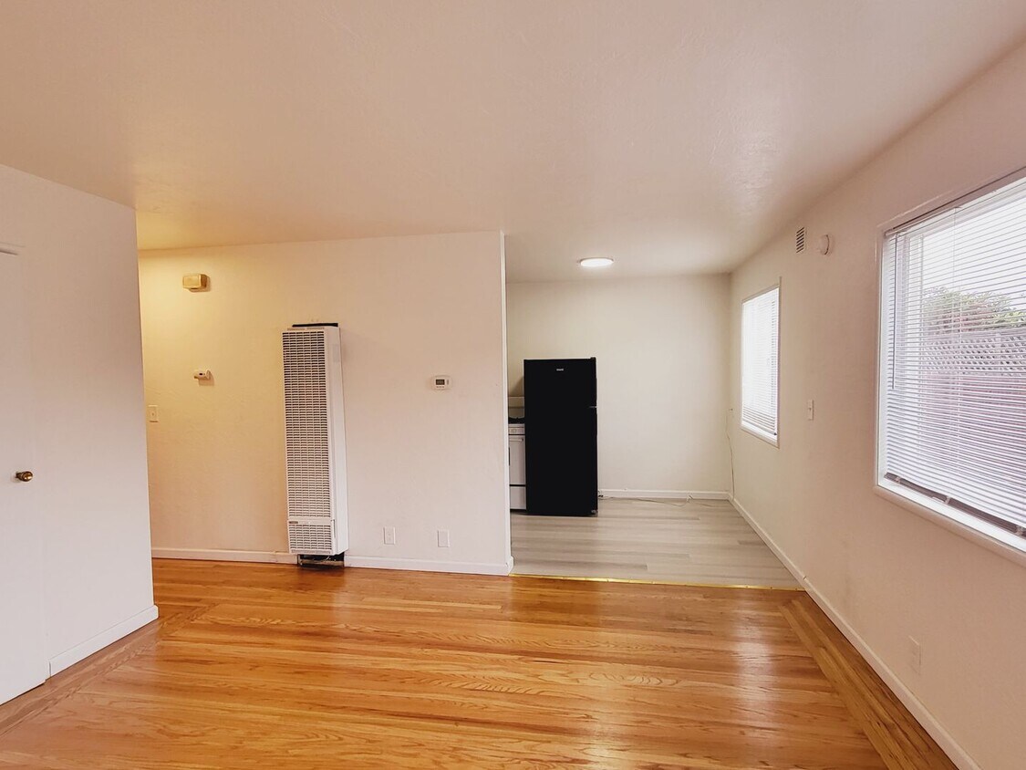 Single level condo - Single level condo