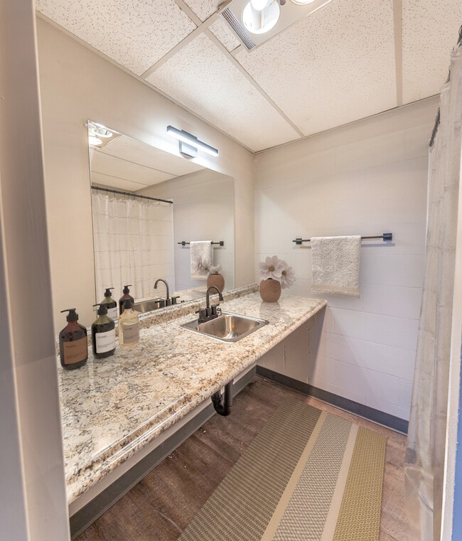 1/1 Remodeled | Bathrom