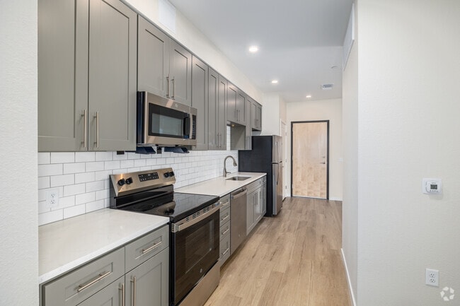 2BR, 1BA - 775SF - Kitchen