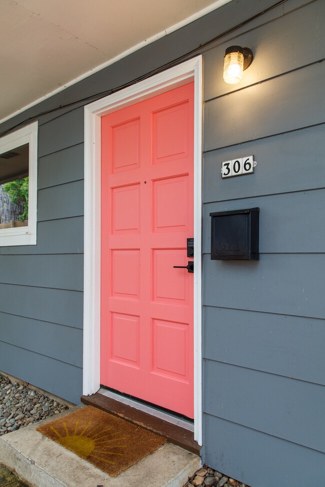 Photo - 306 NE 75th Ave