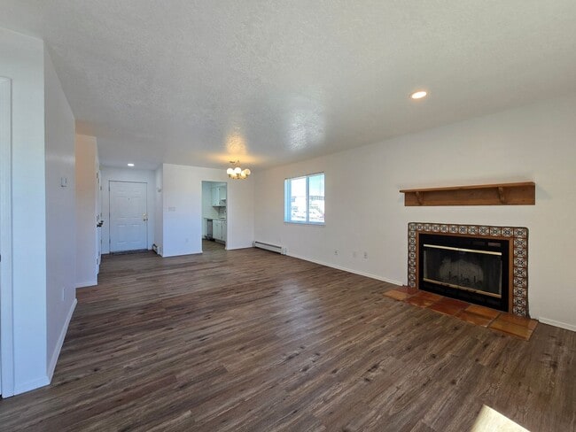 Photo - 1300 Iris St