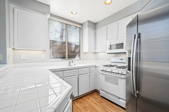 2726 Dunstan Dr