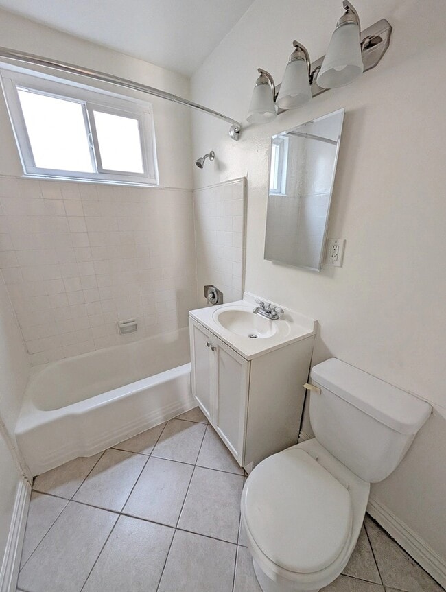 Photo - 4215 McLaughlin Ave Unidad 3