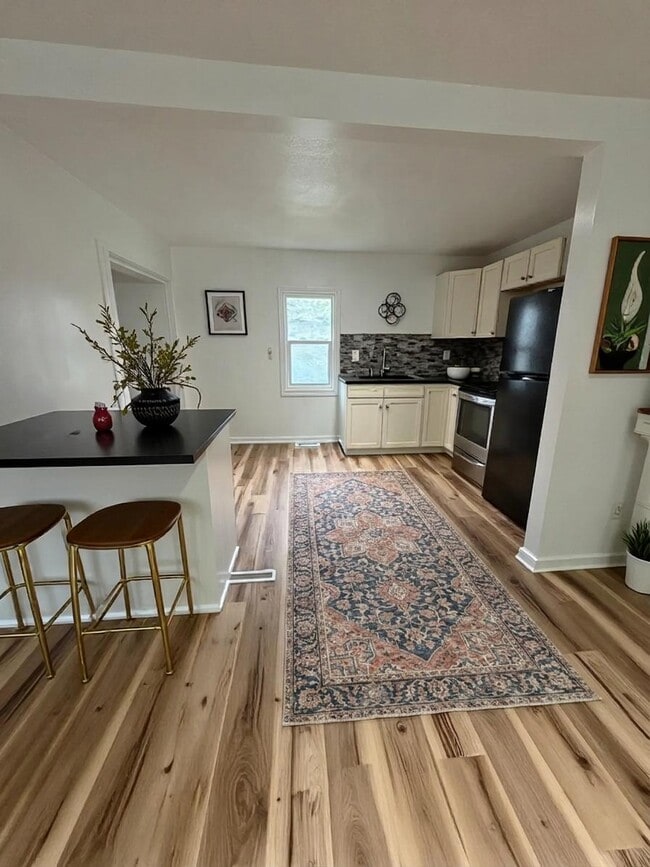 Photo - 118 E Alden Ave