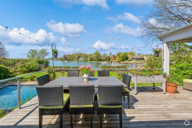 Building Photo - 810 Pirates Cove Rental