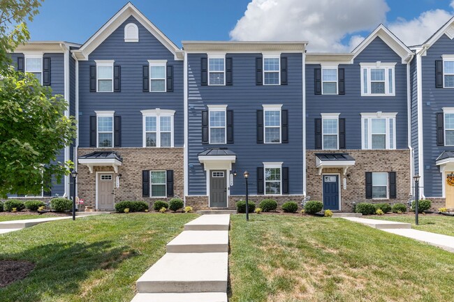 Building Photo - Luxurious three-story townhome with owner's suite and high-end finishes
