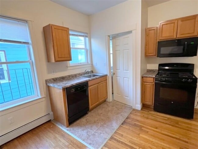 Photo - 37 Oak St Unit 2F