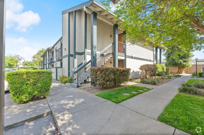 Building Photo - 7283 Florin Mall Dr Rental