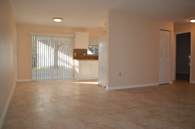 Photo - Beautiful upgraded home in Great Neighborhood! AVAILABLE IN DECEMBER!
