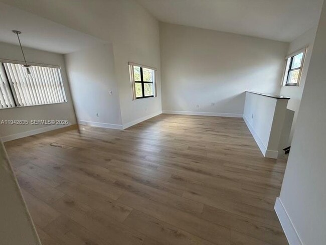 Building Photo - 10231 Fontainebleau Blvd Unit 201