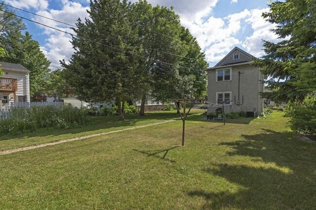 Photo - 711 University Ave SE Casa Adosada