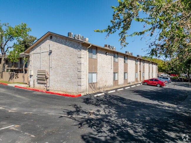 Unit Exterior - Dakota San Antonio