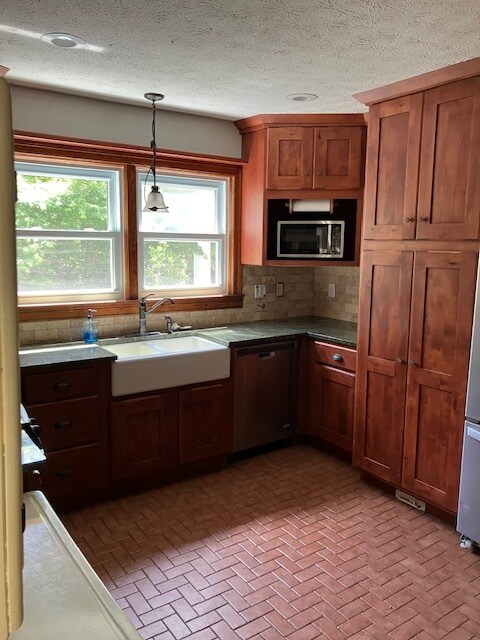 Photo - 32 Banner Farm Rd