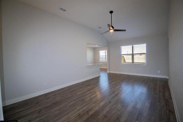 Photo - 910 Emerson Dr