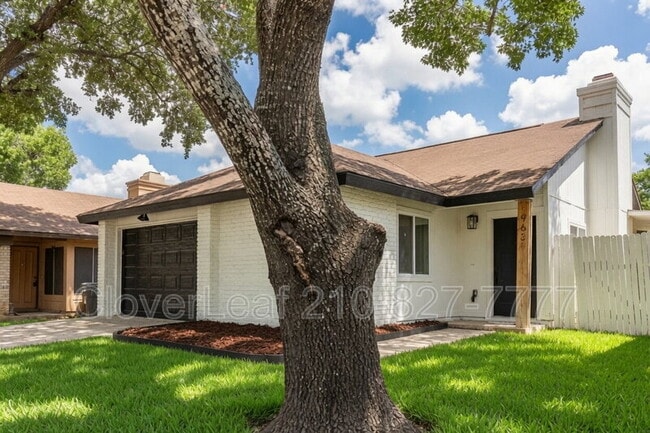 Building Photo - 9631 Ivy Bend St