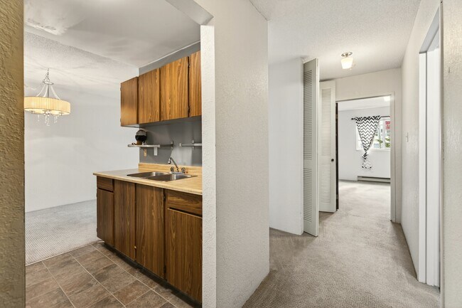 Photo - 1600 Dufferin Crescent