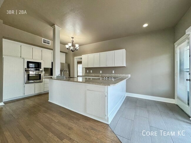 Building Photo - 4419 Roanoke Pkwy Unit 4400-2N