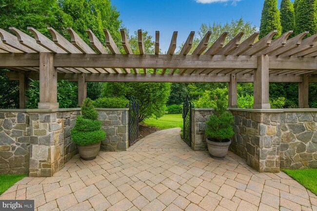 8305 Fox Haven Dr