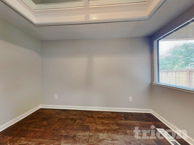 Photo - 1344 Shaddick Dr