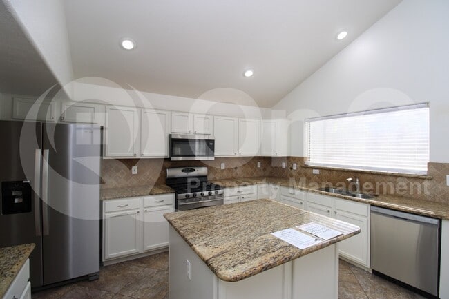 Photo - 1535 E Toledo St