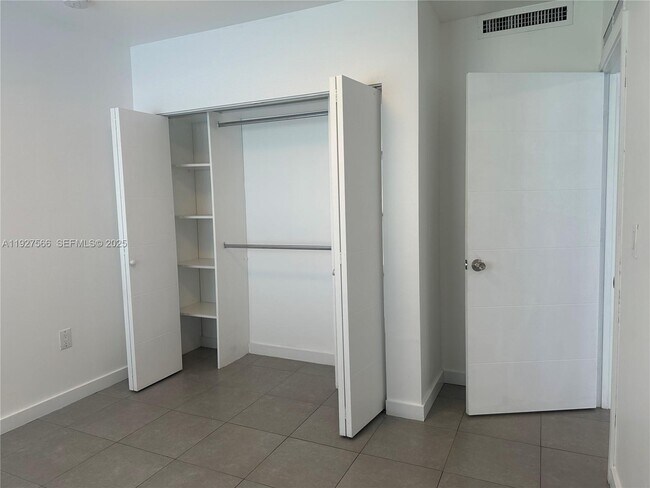 Photo - 2206 Simms St