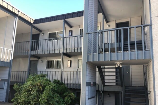 Burien Crest Apartments