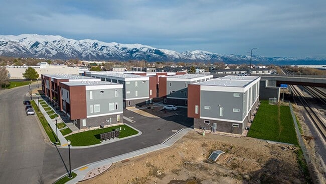 Building Photo - 650 S 450 E Rental