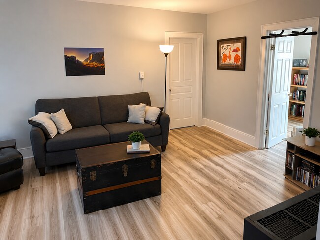 Photo - 946 Sigsbee St SE Unit 2