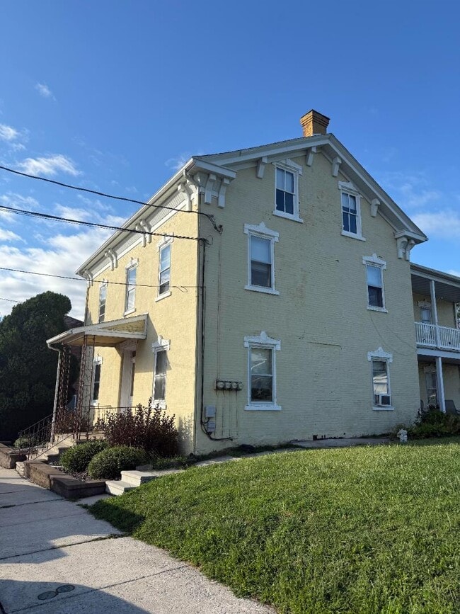 Building Photo - 115 S Franklin St Rental