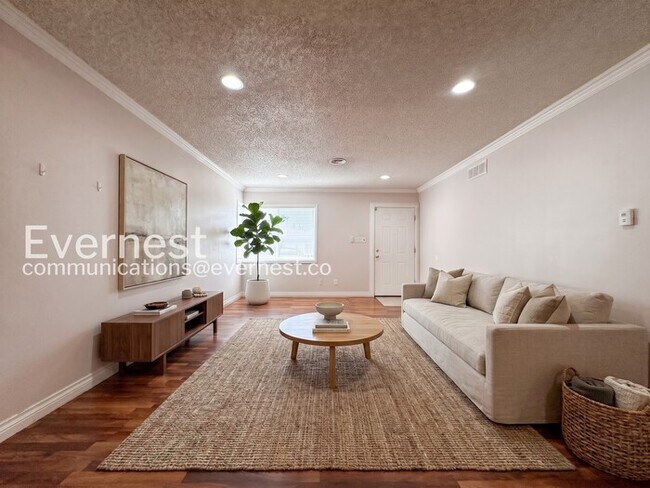 Photo - 756 Ursula St