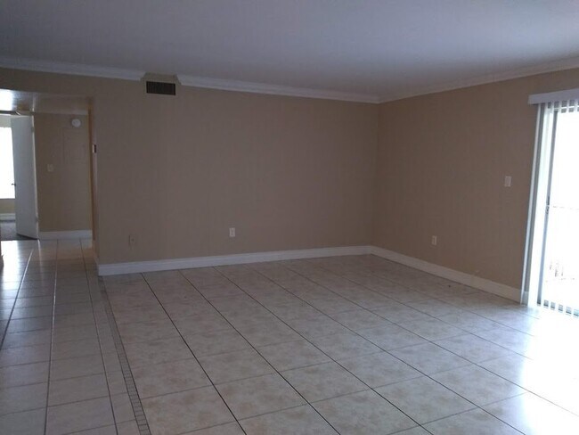 Building Photo - Green Tee - # 707 Unit # 707