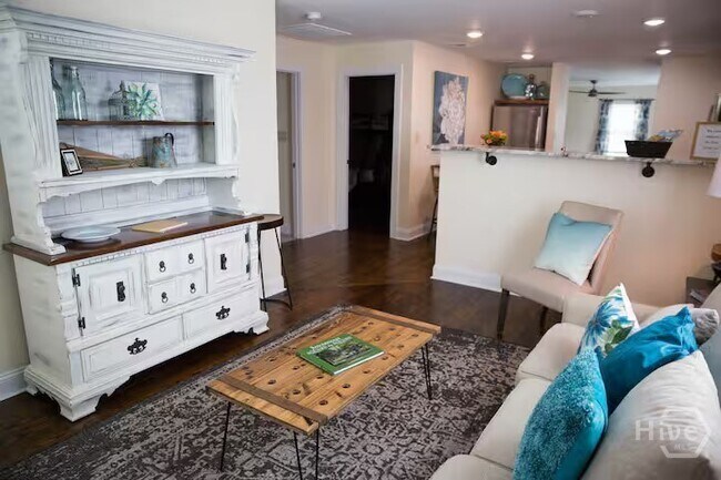 Photo - 1827 Greenville St