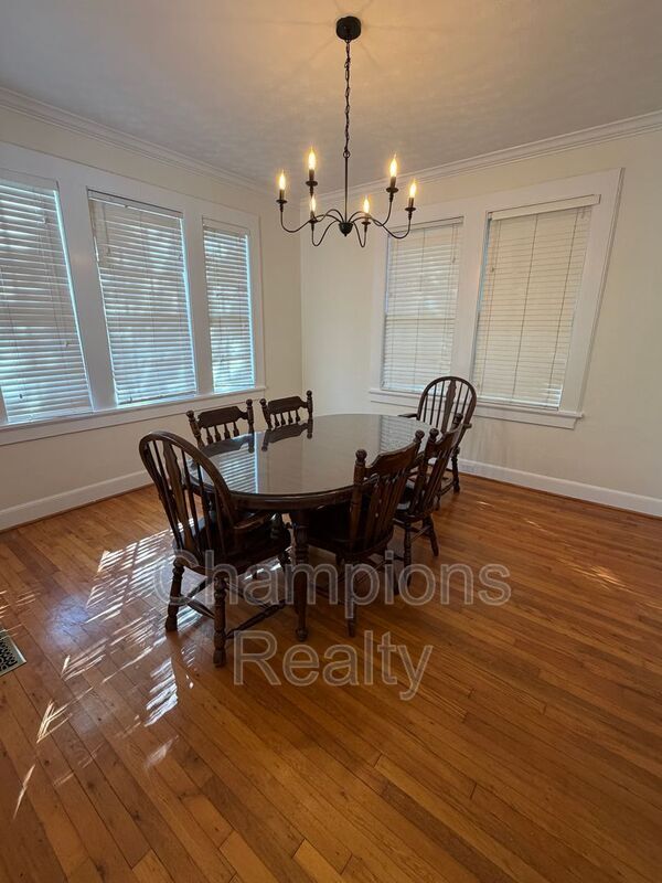 Photo - 1721 St Elmo Dr