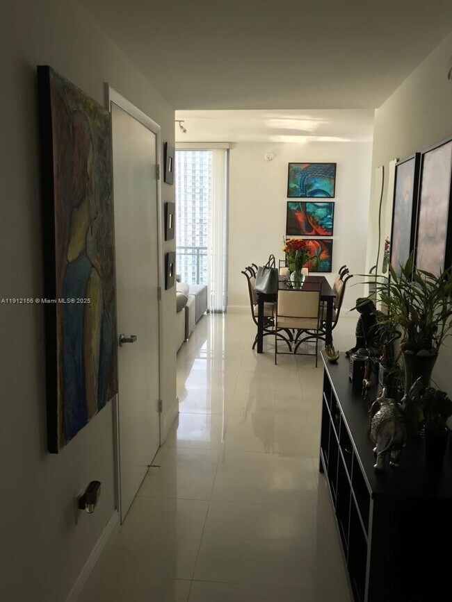 Photo - 90 SW 3rd St Unidad 2911