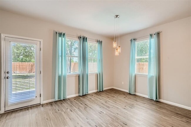 Photo - 501 Cinnamon Teal Ln