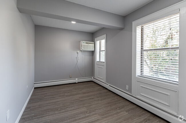 2BR, 1BA - Bedroom