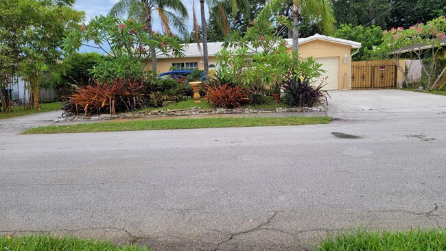 2008 NW 3rd Ct