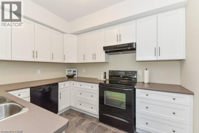 Photo - 1112 Fairway Rd N