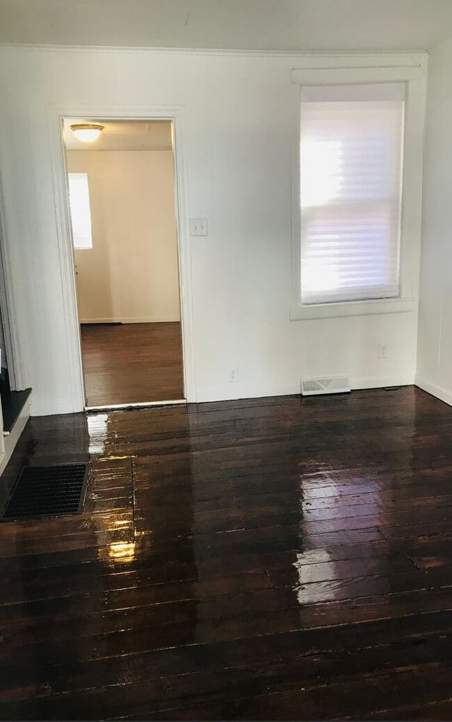 Photo - 3 Bedroom 1 Bath House, Yard-Oldtown East ...